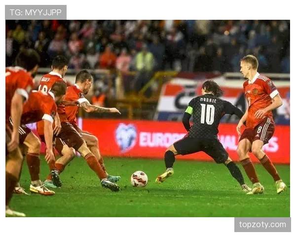 卡马文加 vs 克罗斯：出球能力与中场组织结构差异