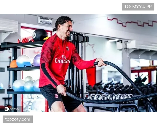 伊布又在更衣室摔手机了？这脾气配上他的豪宅开销，真不怕俱乐部算账啊